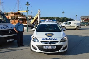 Slika PU_I/vijesti/2017/policijski auto.JPG